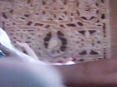 ஹாட் ப்ளாண்டி சுயஇன்பத்தில் சிக்கினார்
